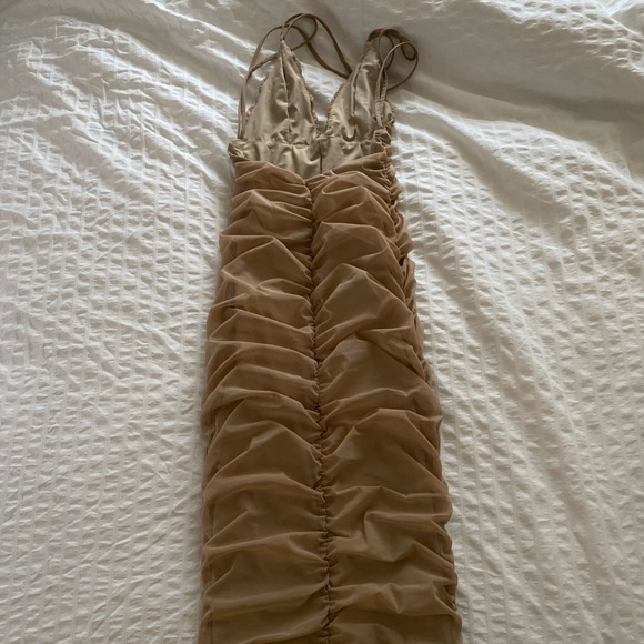 X REVOLVE FIJI MIDI DRESS IN TAUPE
Michael Costello - Picture 4 of 6
